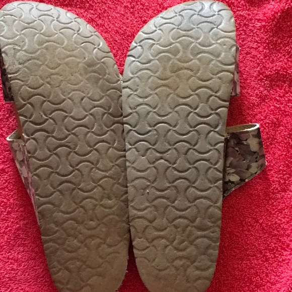 Sandals - Picture 2 of 4